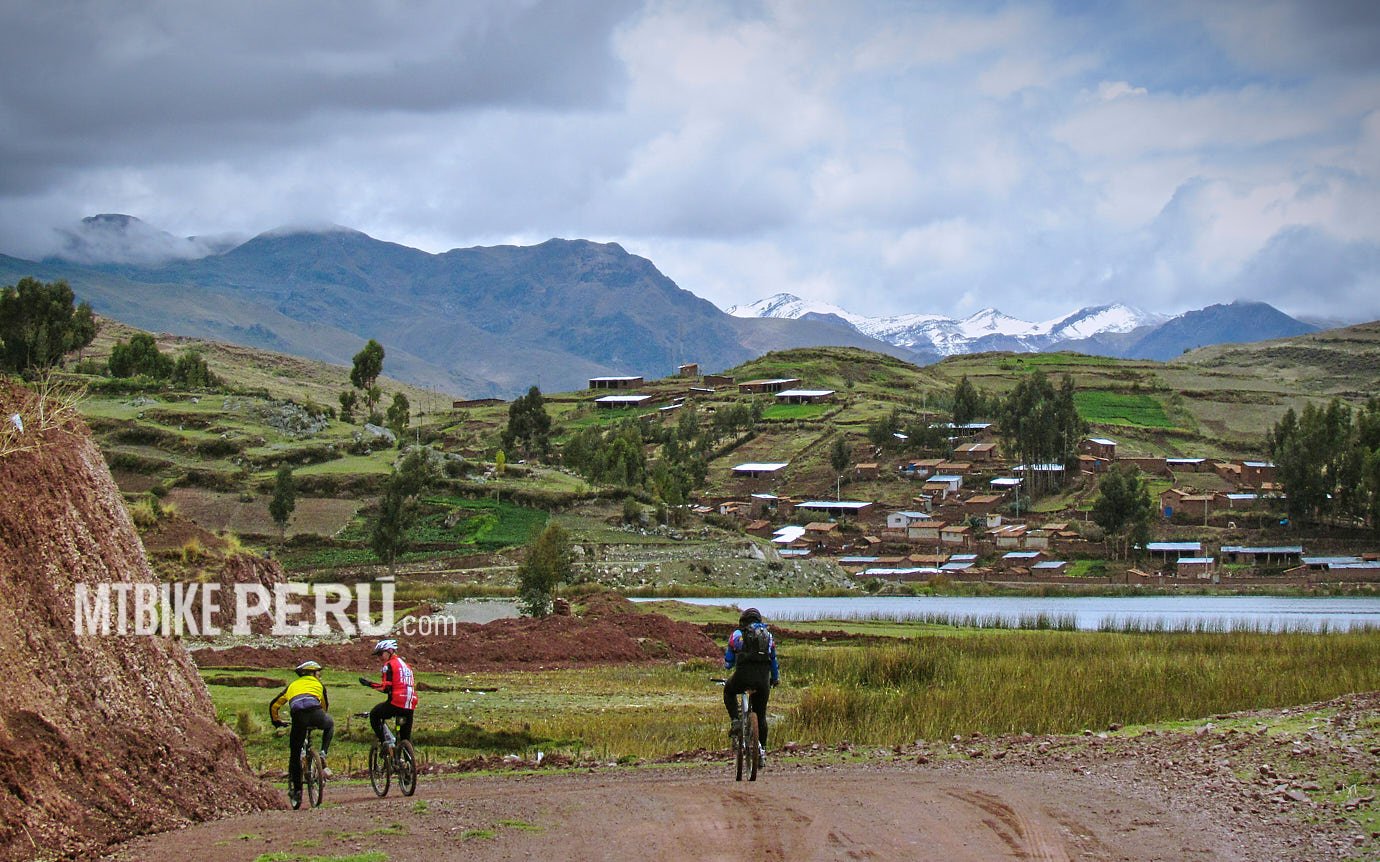 cusco cuatro lagunas 047 mountain bike peru