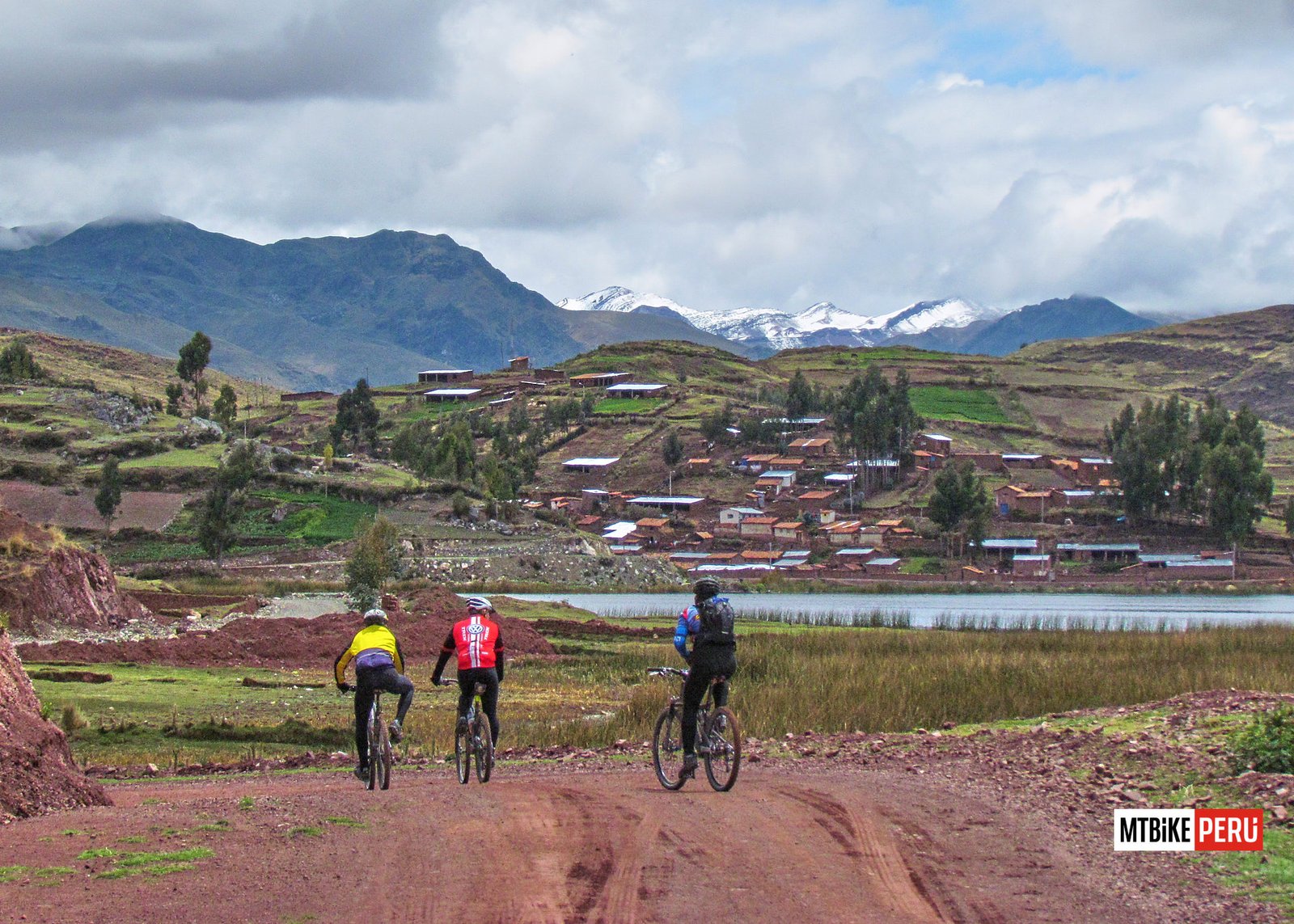 cusco cuatro lagunas 046 2 mountain bike peru
