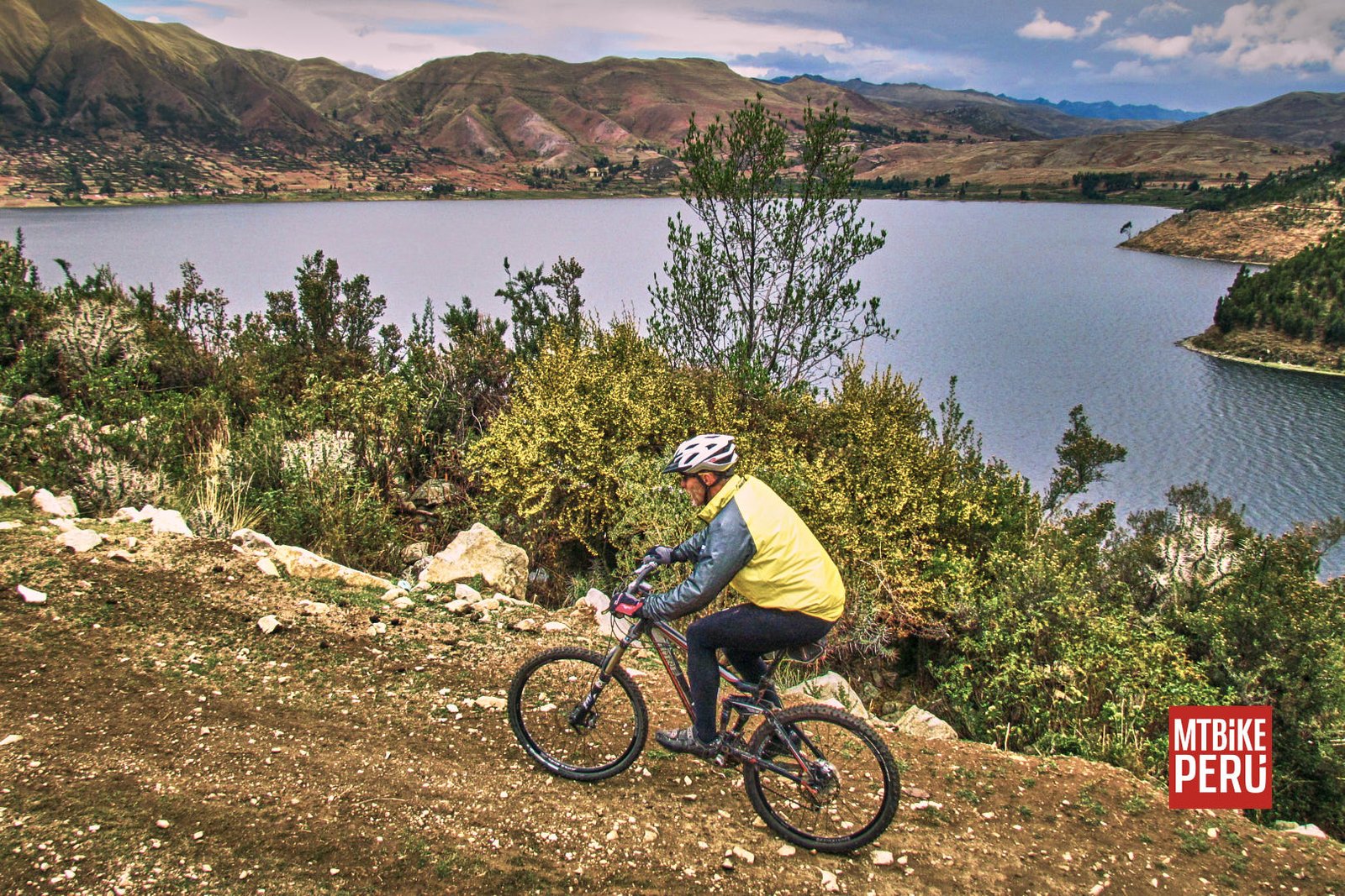 cusco cuatro lagunas 059 mountain bike peru